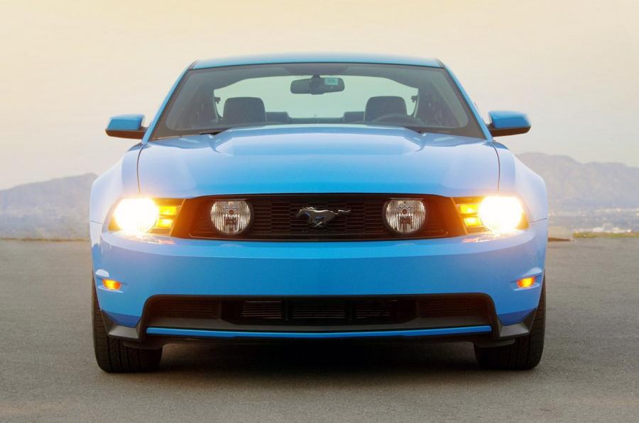  Ford Mustang GT 2010 года  (фото 45 из 213)